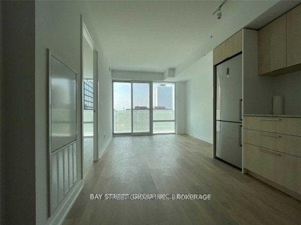 501 Yonge Street Unit 2613 photo 2