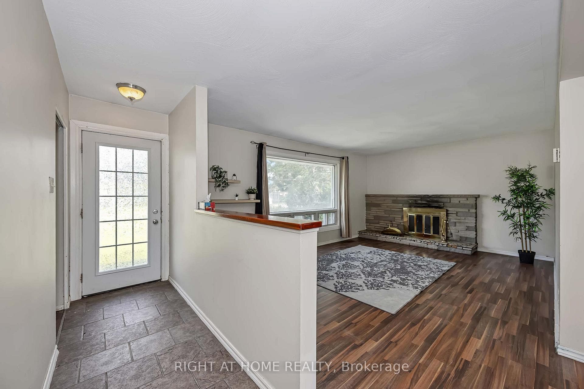24 Largo Crescent photo 7