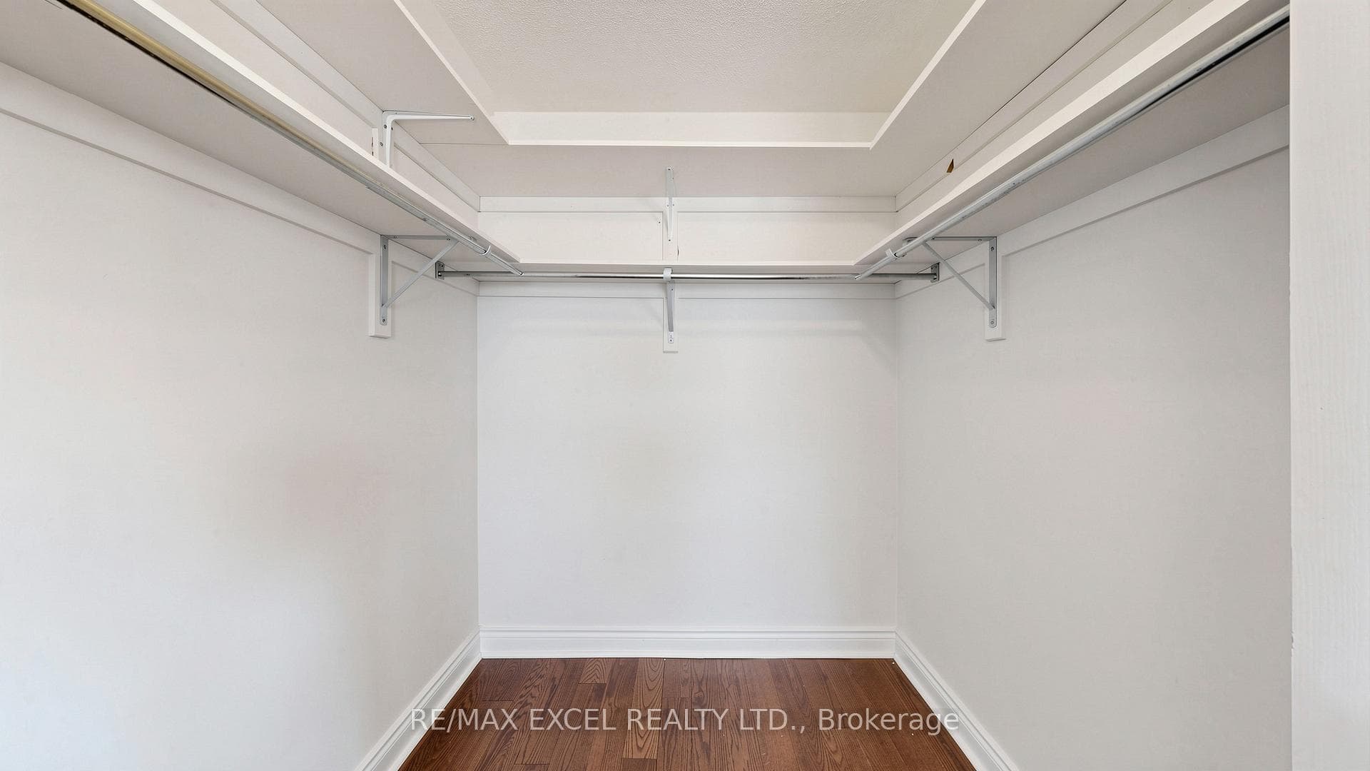 1062 Blackhall Crescent photo 30