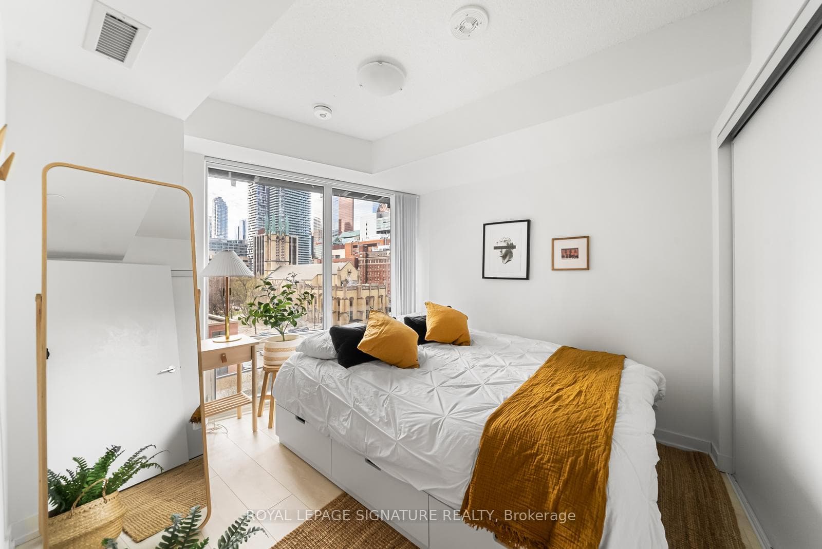 60 Shuter Street Unit 605 photo 16