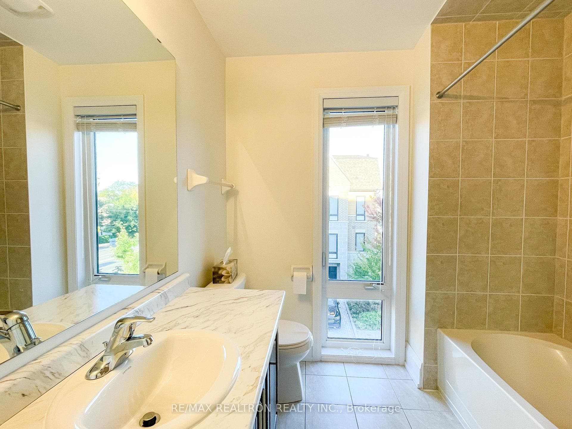 254 Finch Avenue photo 18