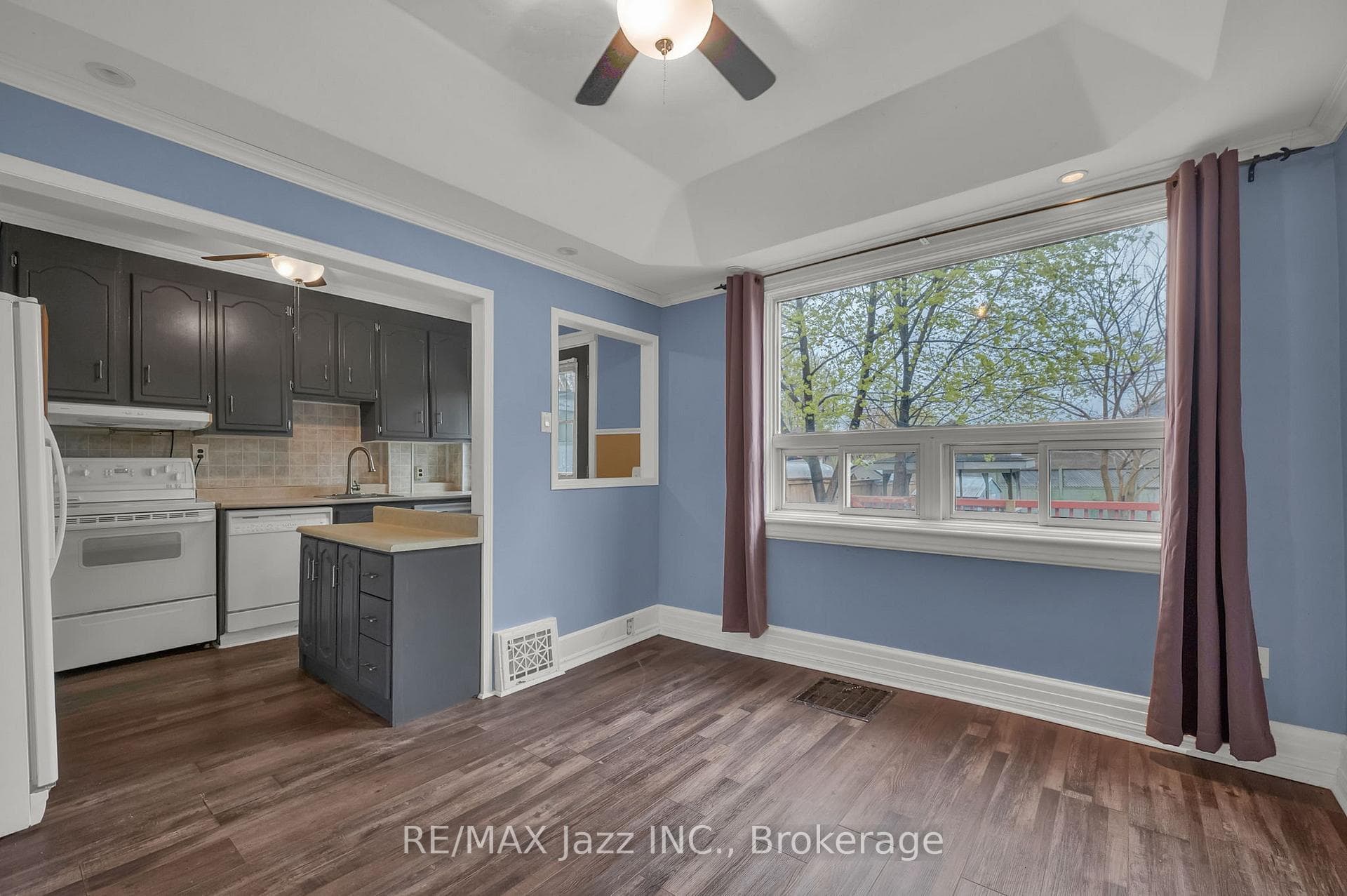 636 Carnegie Avenue photo 10