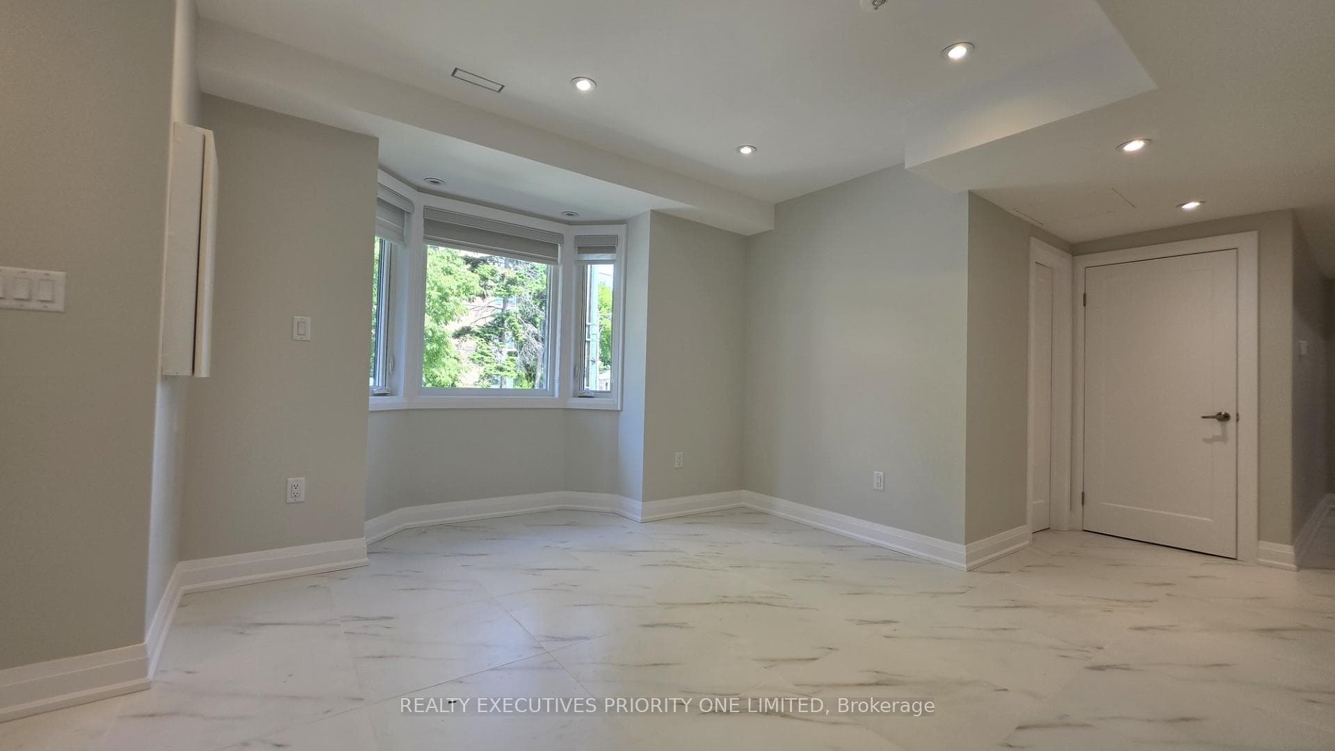 10 Lascelles Boulevard Unit Main photo 23