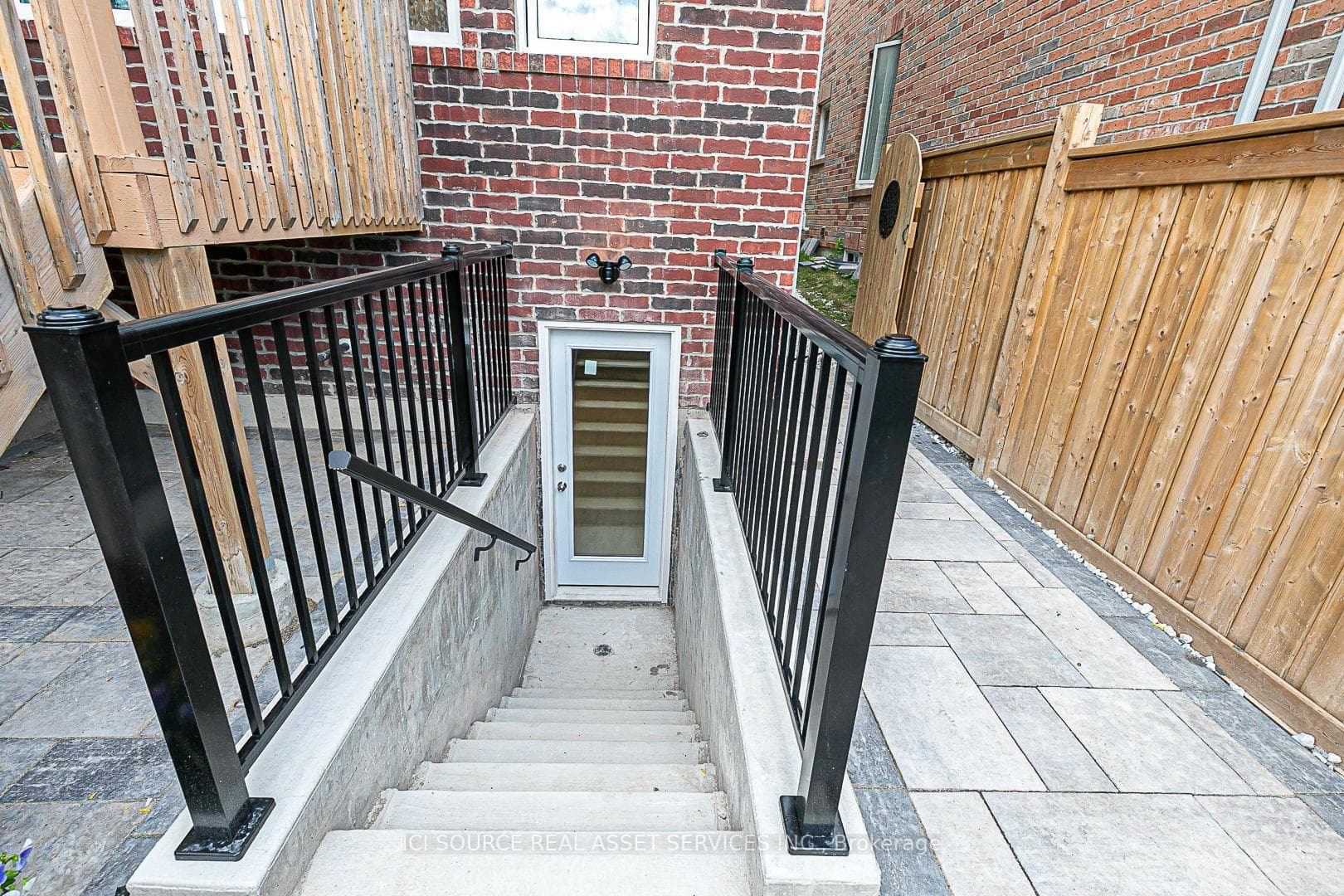 747 Langford Boulevard Unit B photo 3