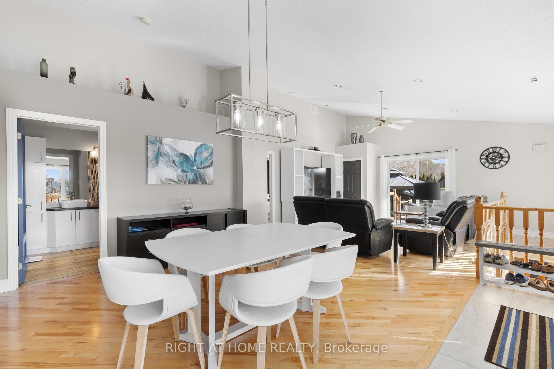 390 Marcel Street photo 12