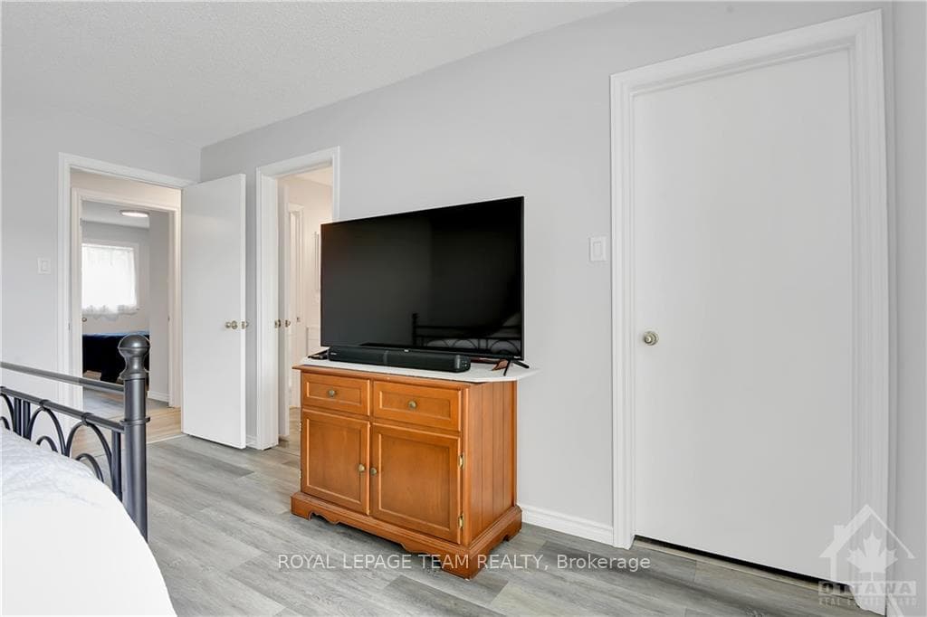 13 MAPLE Drive photo 16