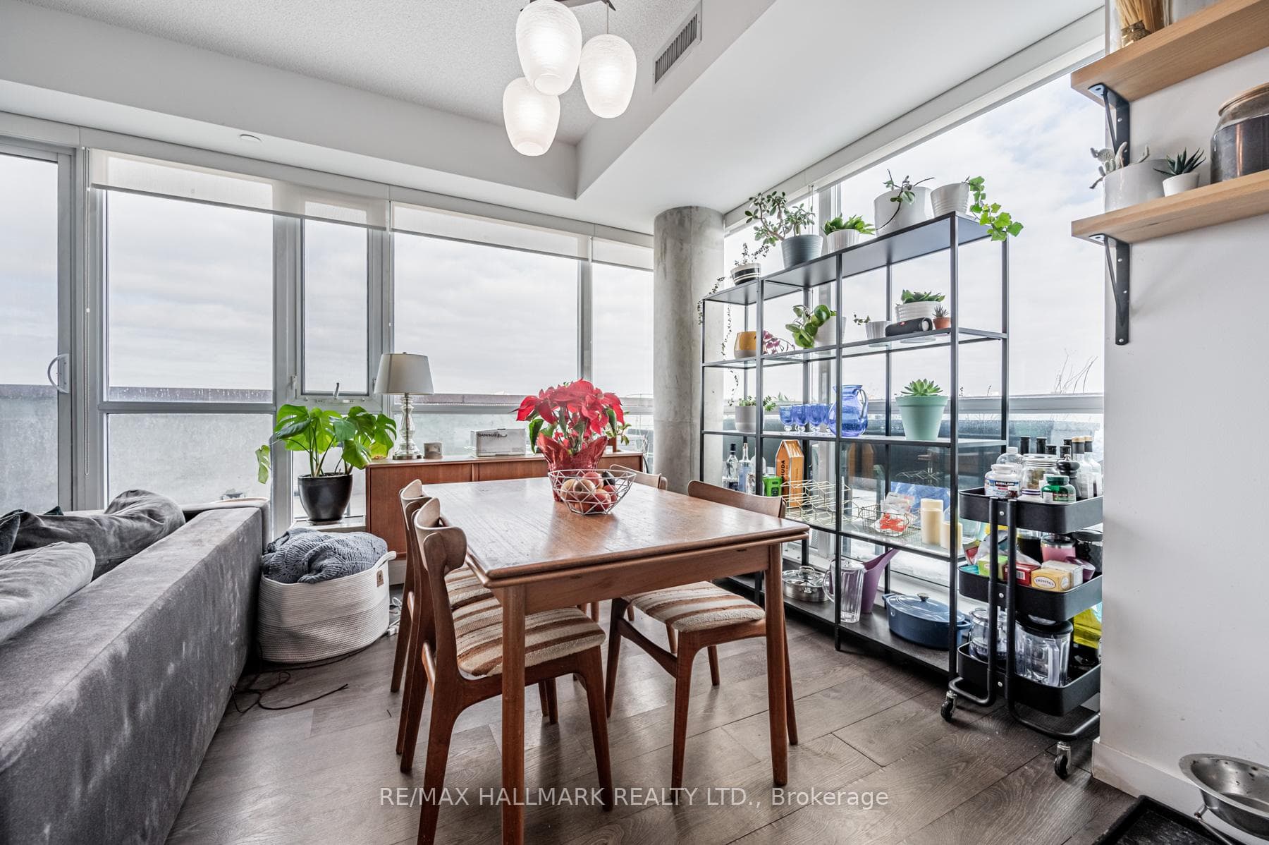 2055 Danforth Avenue Unit 506 photo 8