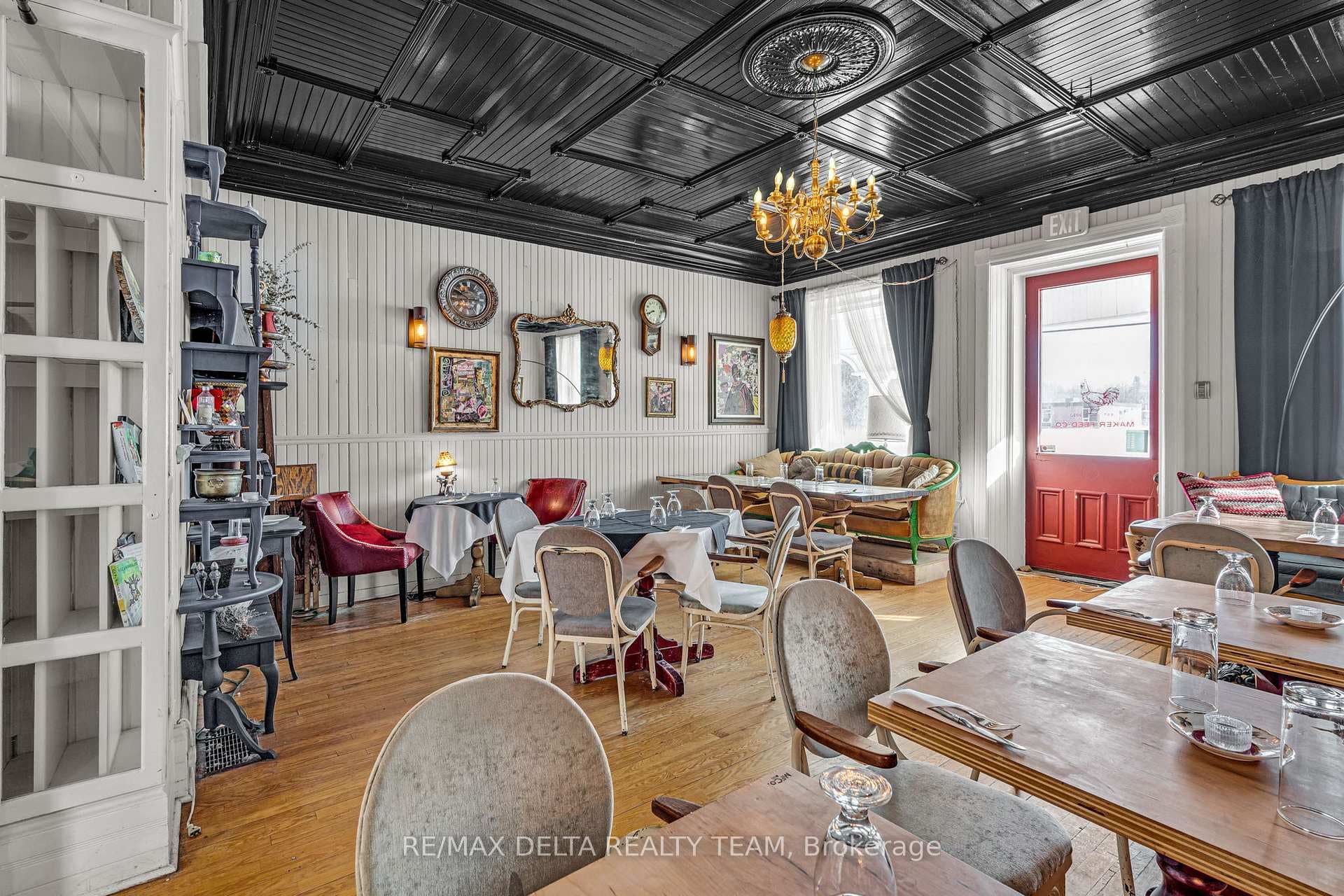 2607 OLD MONTREAL Road photo 21