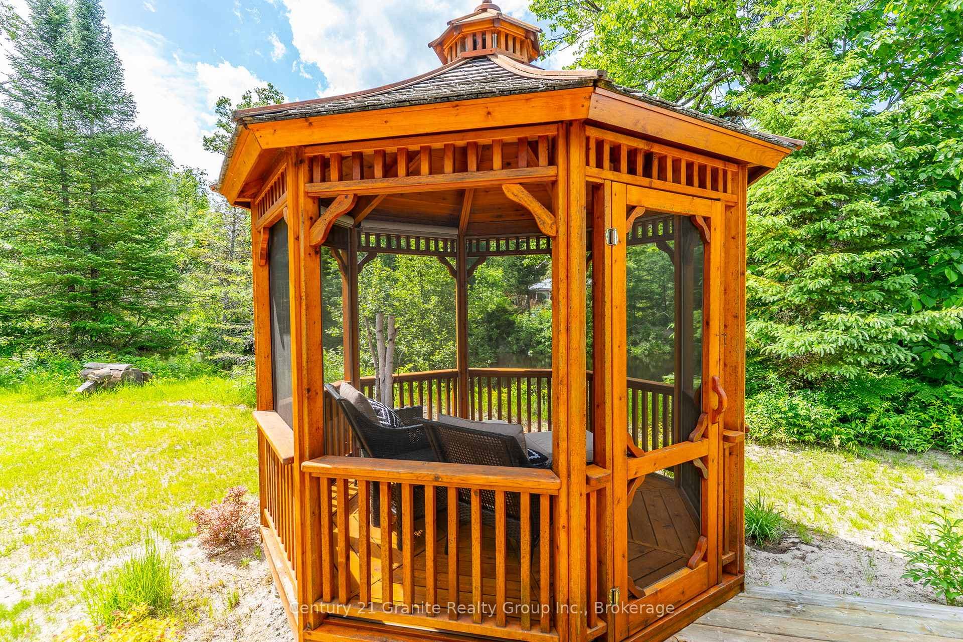 Screened gazebo (2022)