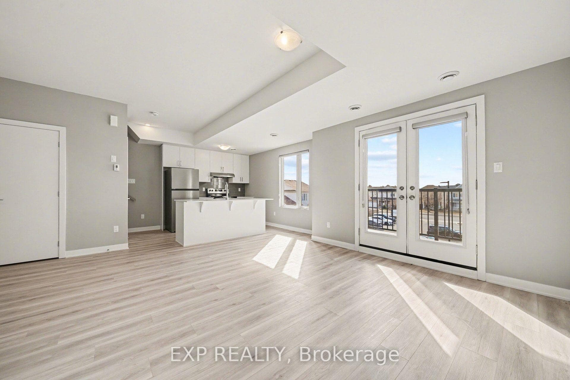 195 Monaco Place Unit B photo 2