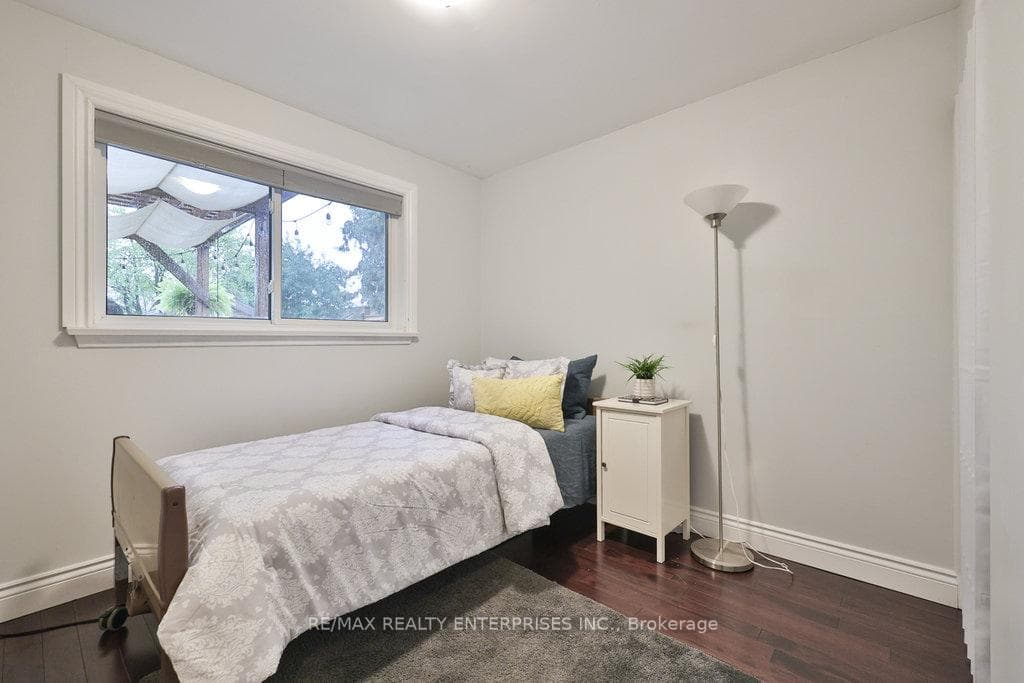2458 Padstow Crescent photo 23