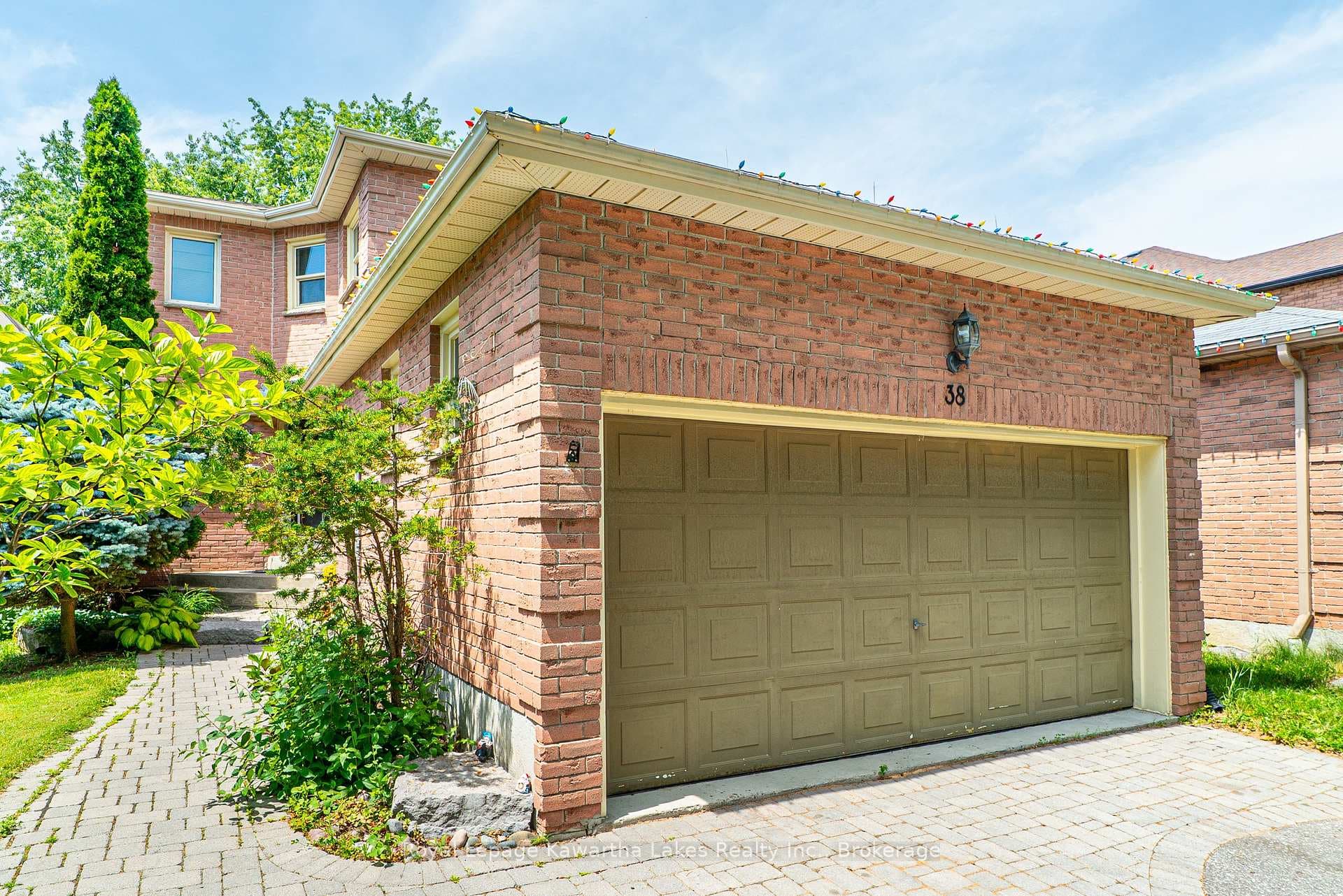 38 Lipton Crescent photo 2
