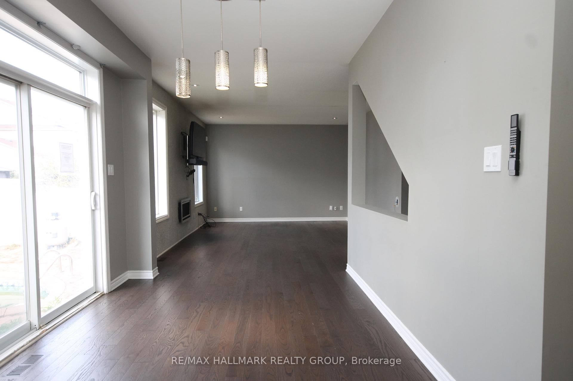 322 FAIRLAKES Way photo 14