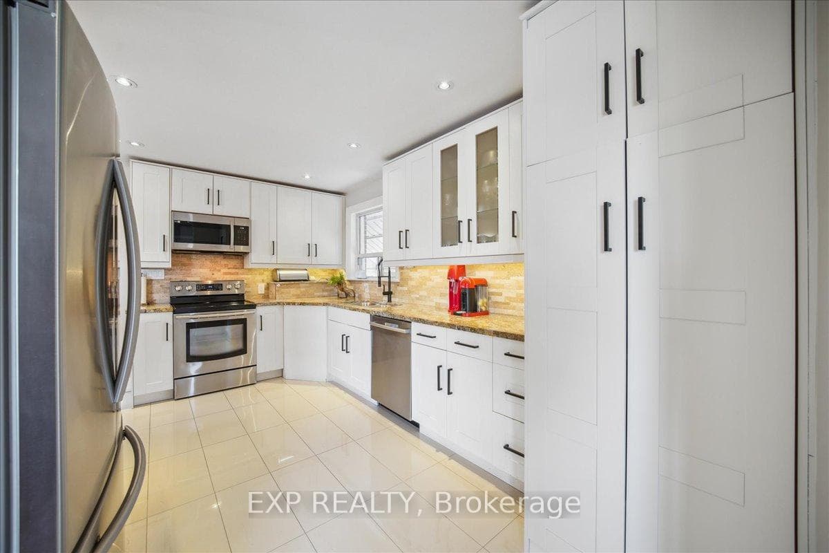 137 Kingsview Boulevard photo 5