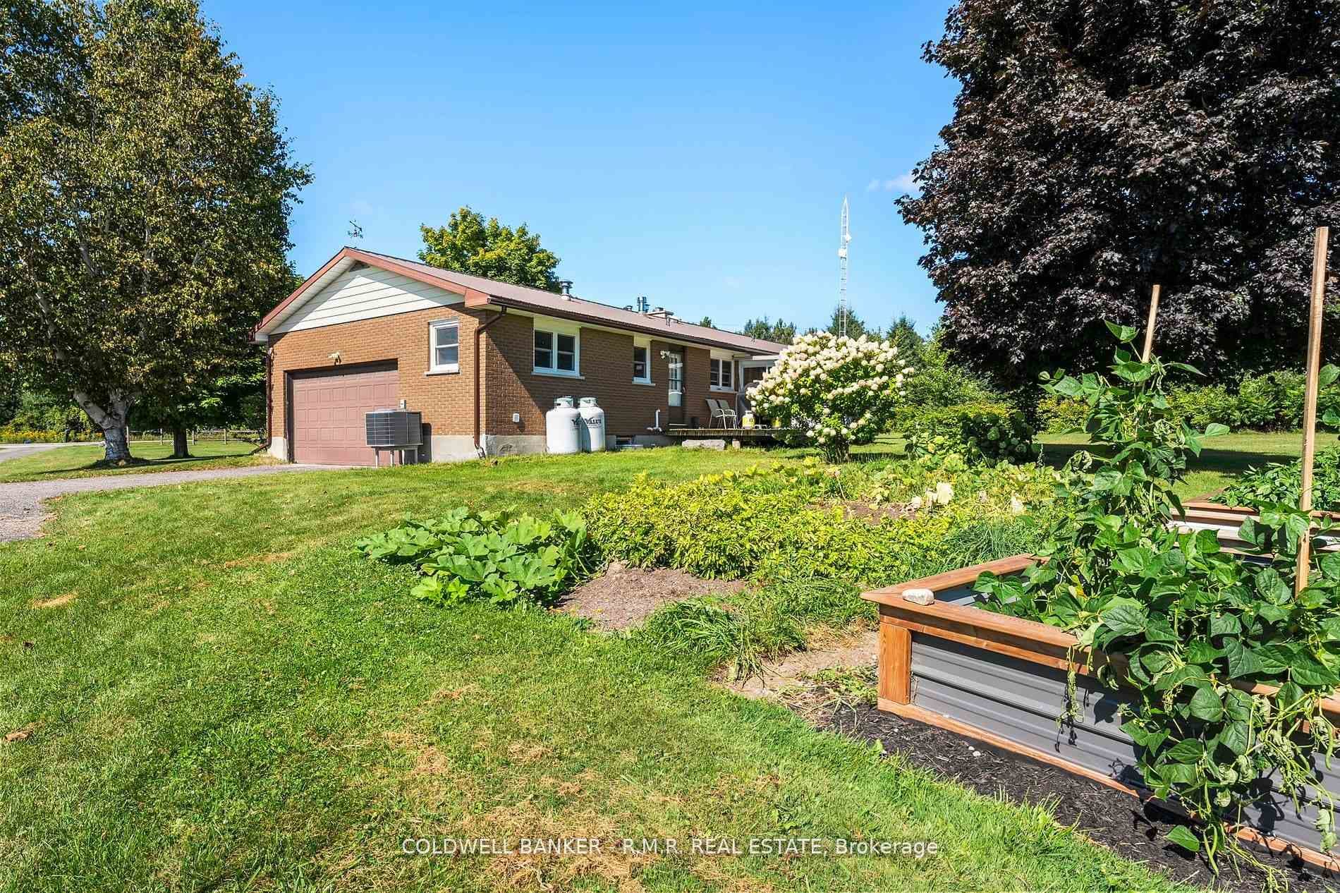 1076 Sandringham Road photo 36