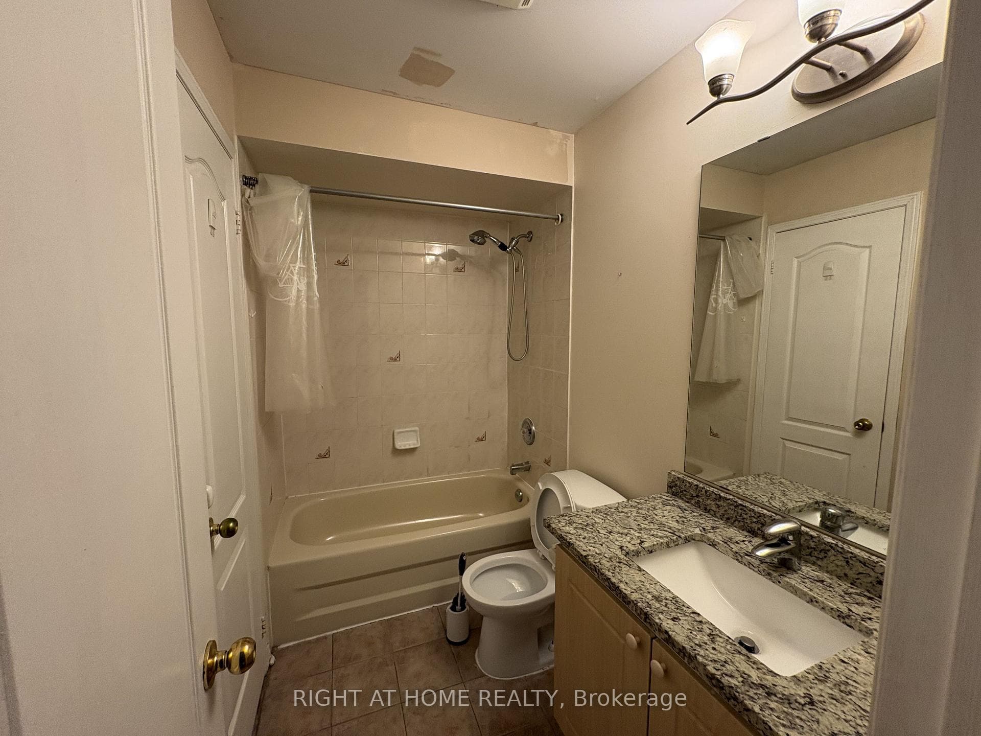 5030 Heatherleigh Avenue Unit 127 photo 5