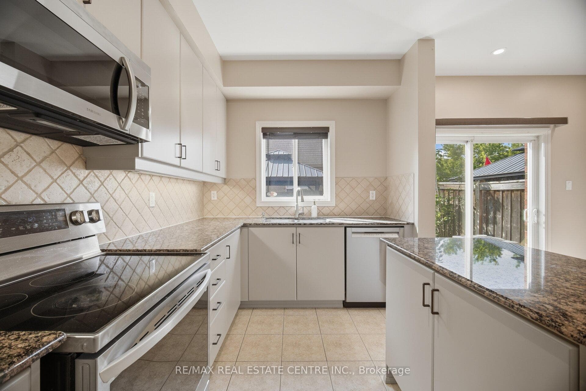 366 Hobbs Crescent photo 22
