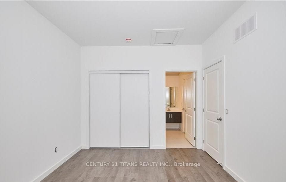 369 CHAFFEY Street photo 5