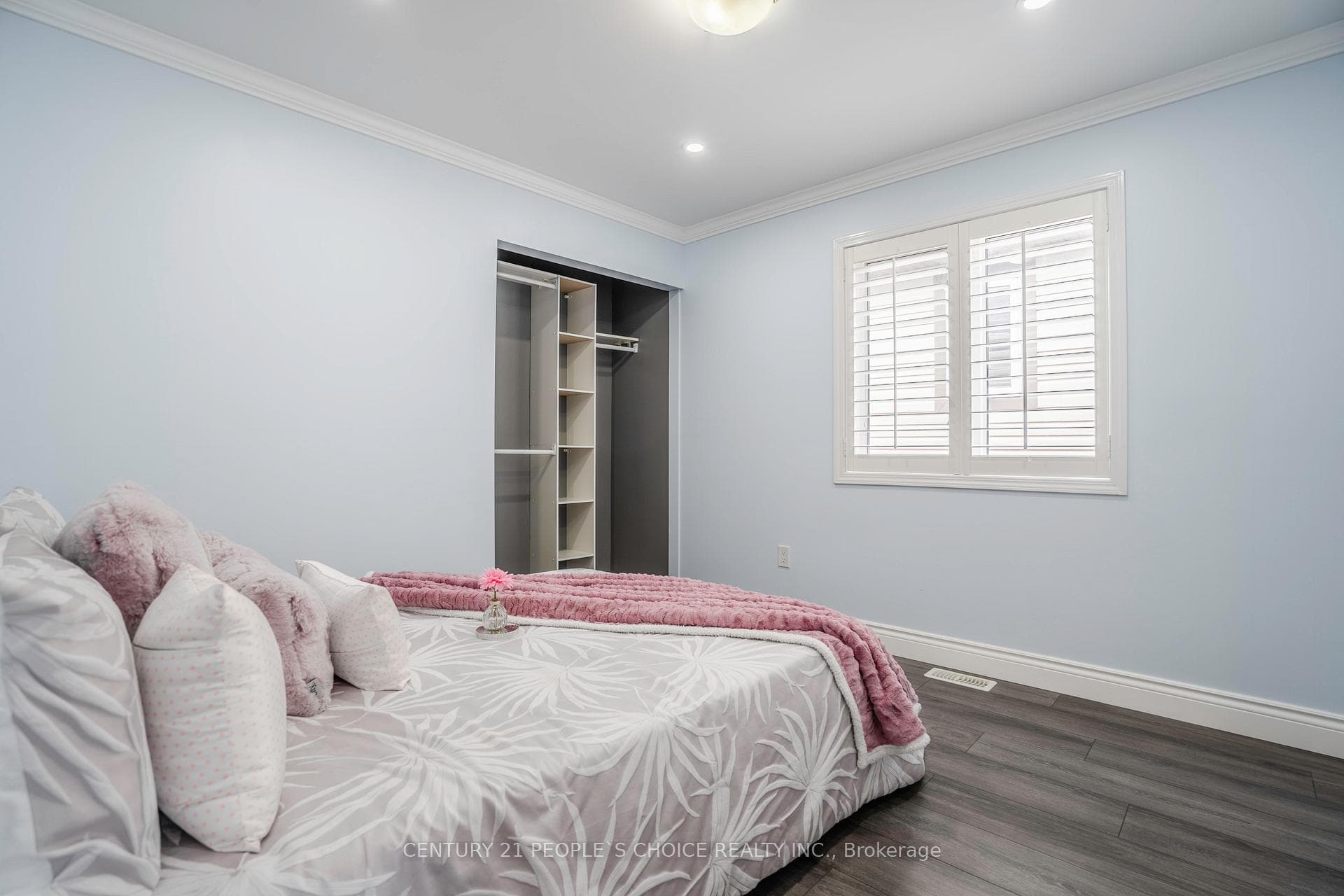 1821 Parkhurst Crescent photo 22