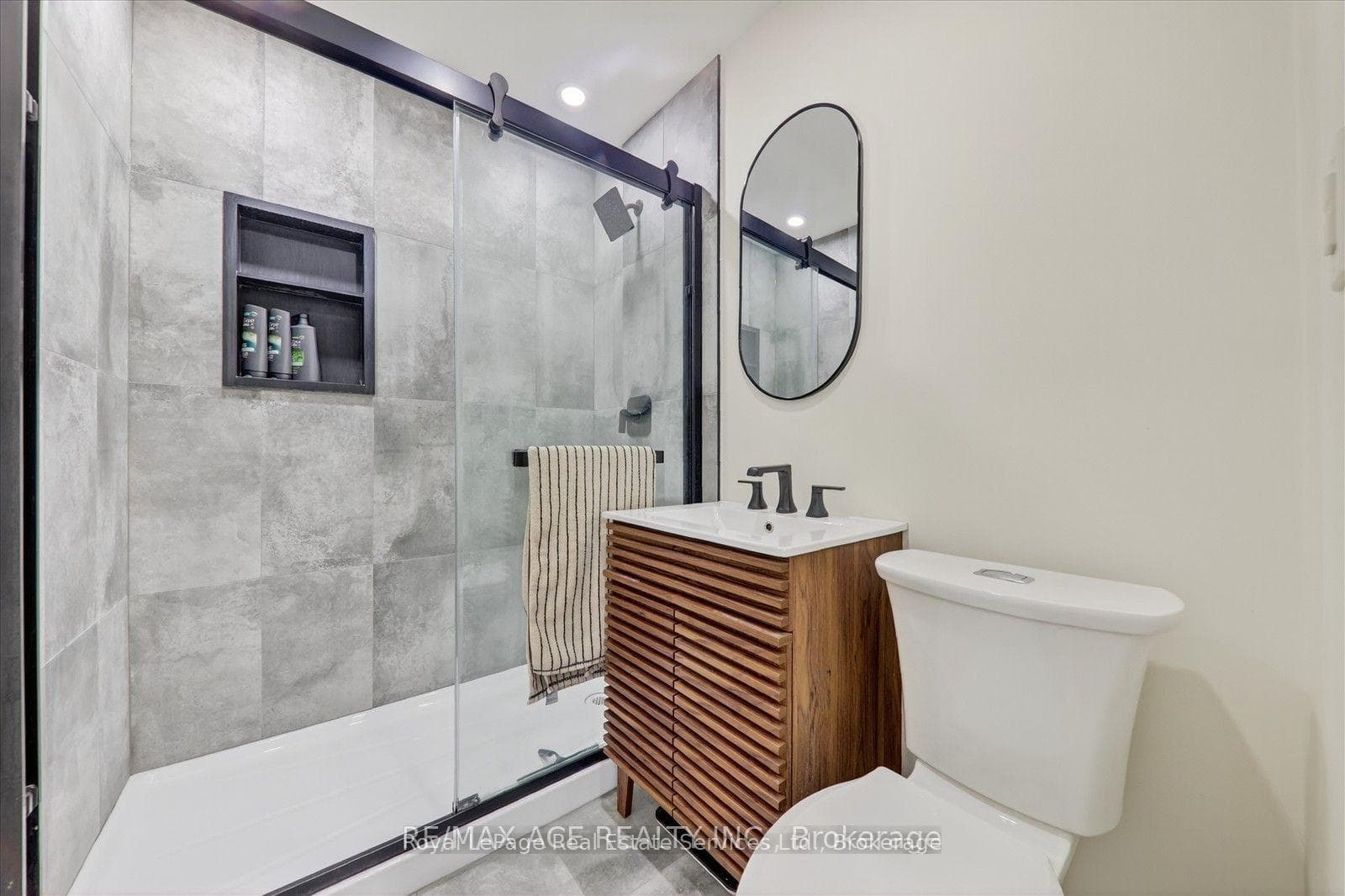 100 Brimwood Boulevard photo 21
