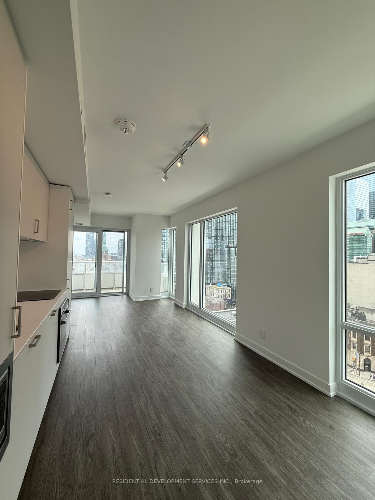 88 Queen Street Unit 1010 photo 1