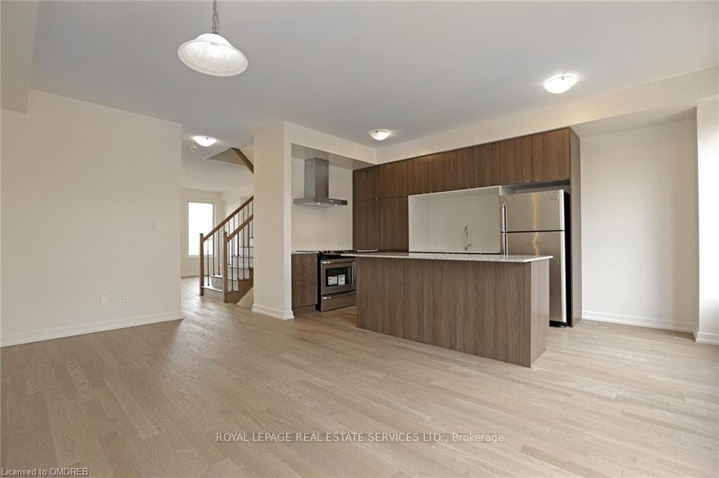 211 Squire Crescent Unit 2 photo 6