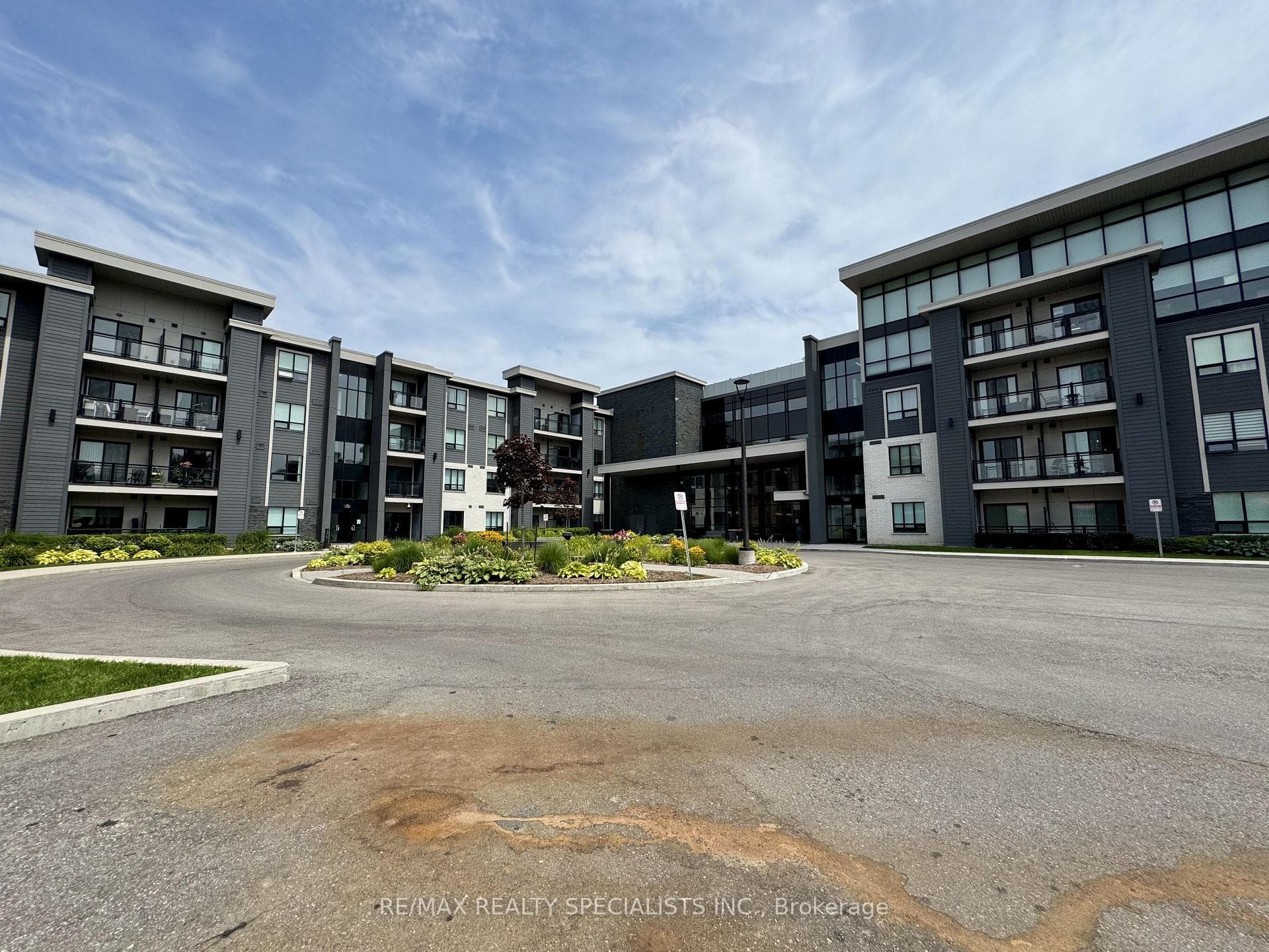 3170 Erin Mills Parkway Unit 319 photo 1