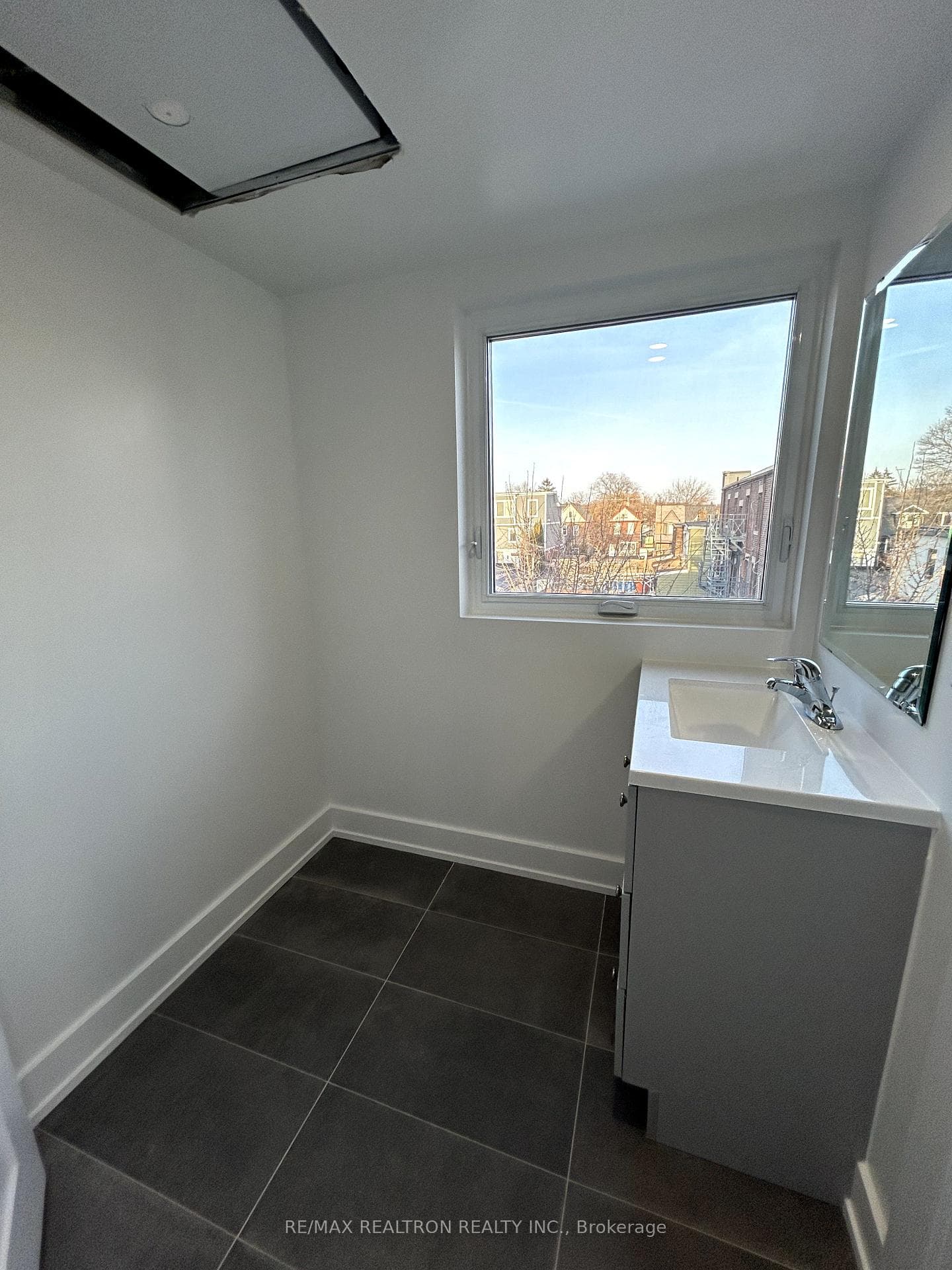 137 Curzon Street Unit 3 photo 6