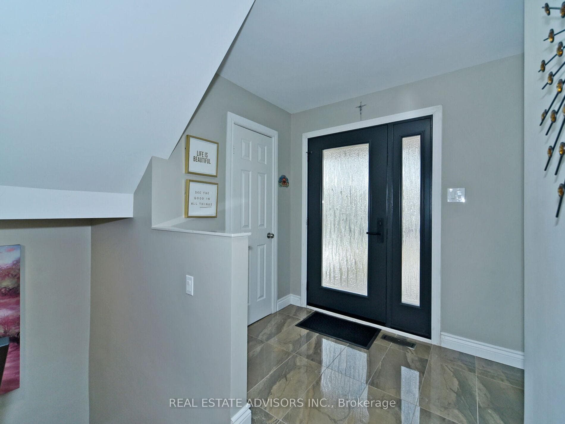 22 Caronia Square photo 4