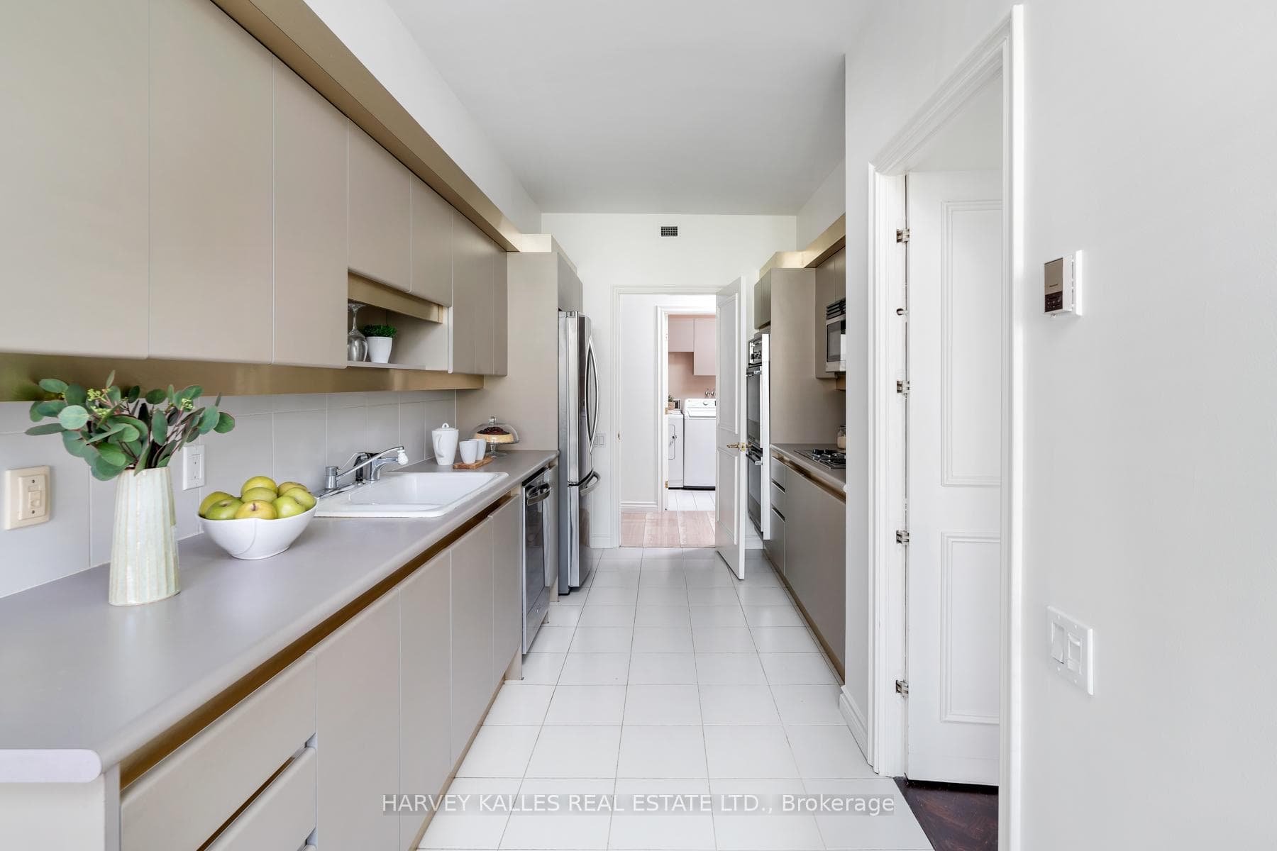 342 Spadina Road Unit 304 photo 18