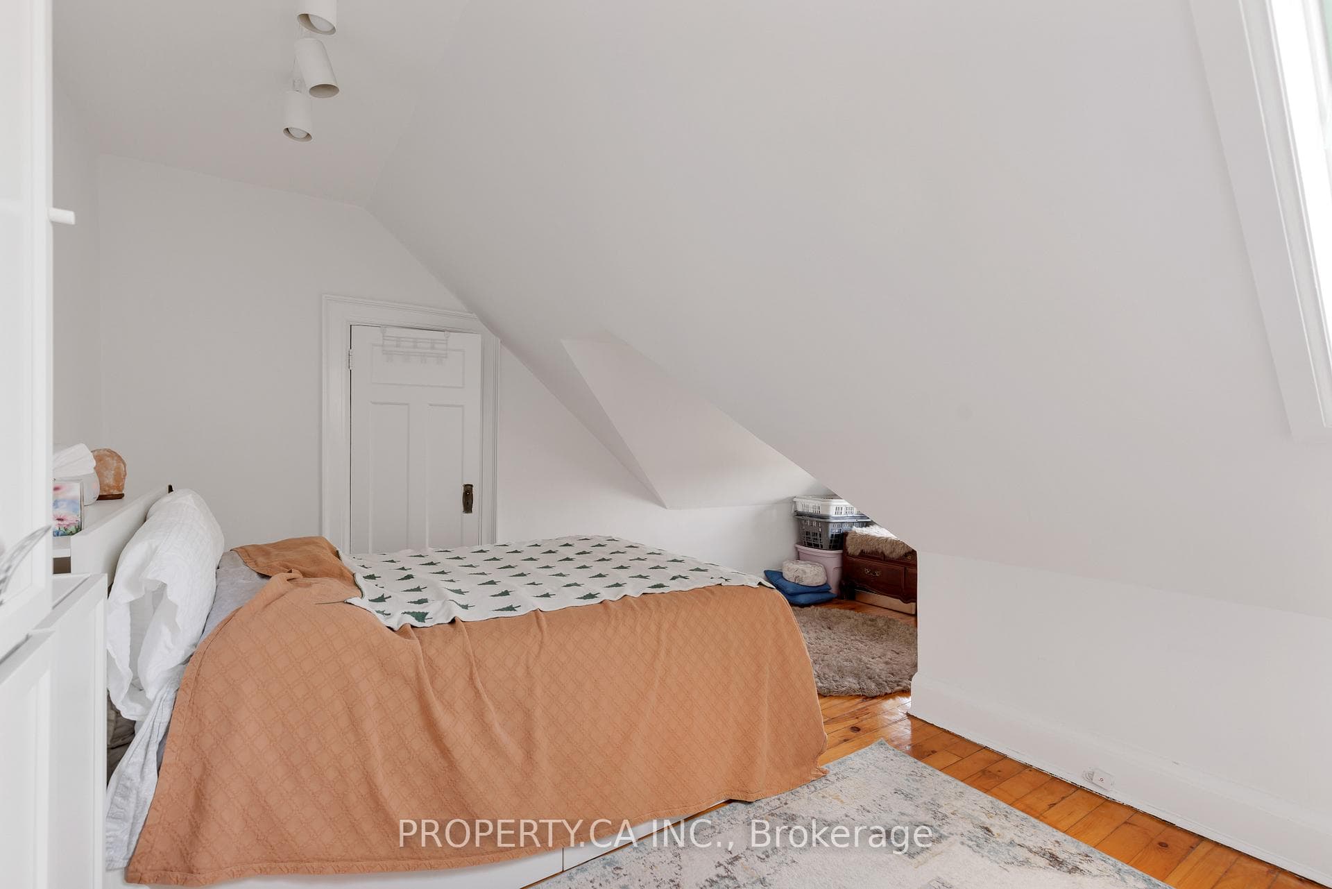 553 Broadview Avenue photo 33
