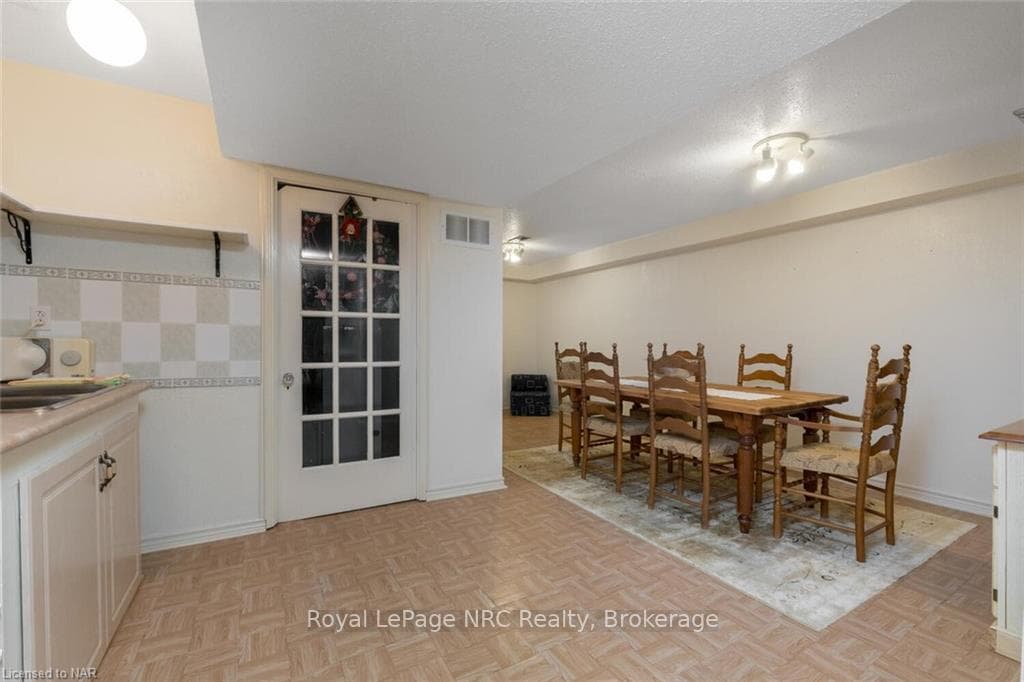 59 Manorwood Court photo 18