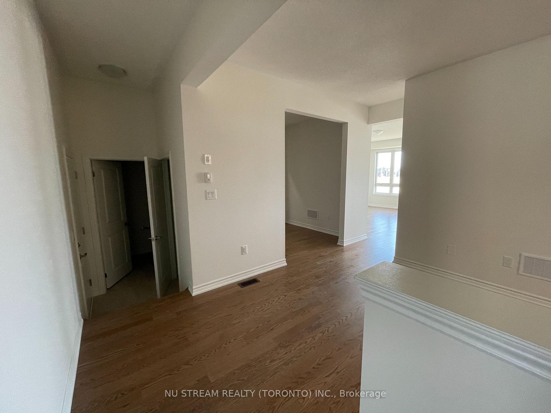 20 PHOENIX Boulevard photo 3