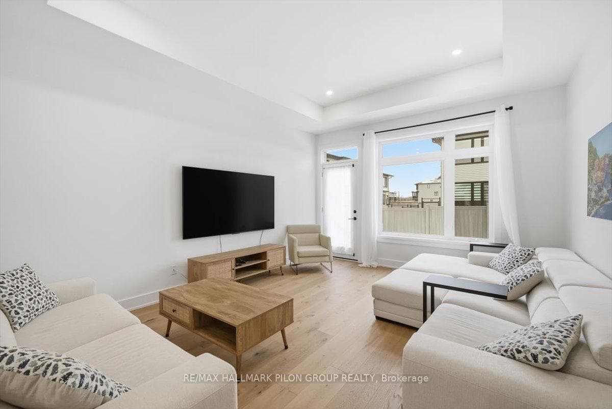 296 Cornice Street photo 8