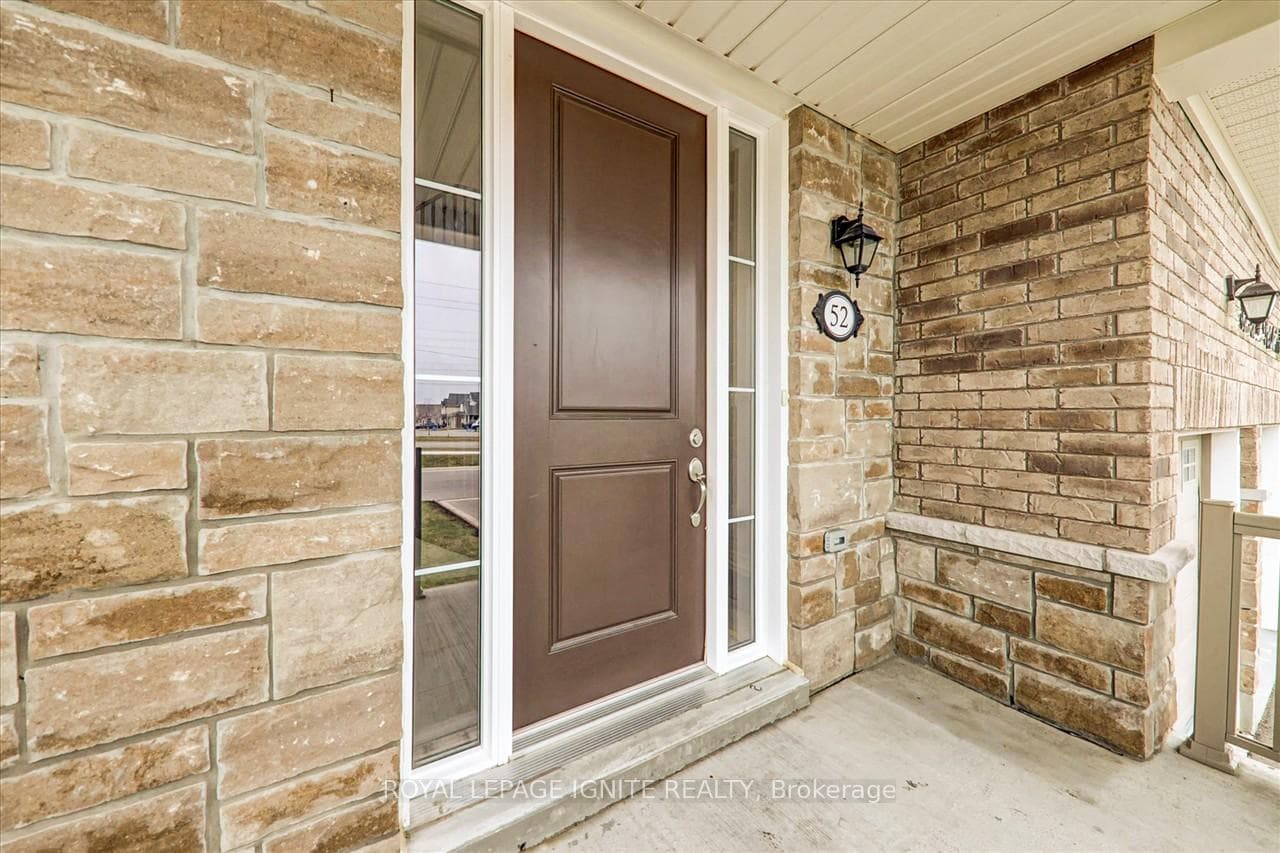 52 Bill Hutchinson Crescent photo 3
