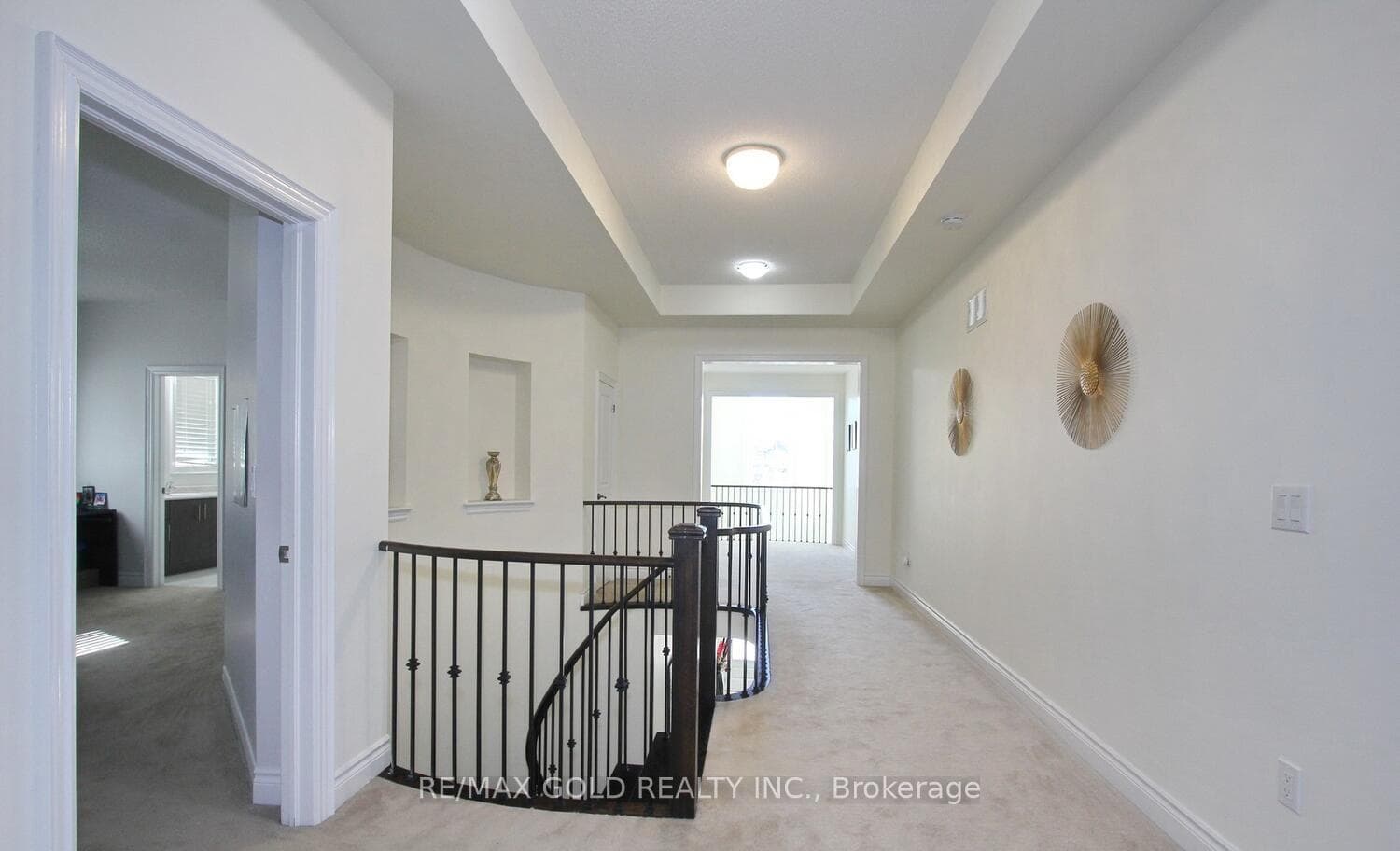 14 Ladbrook Crescent photo 33