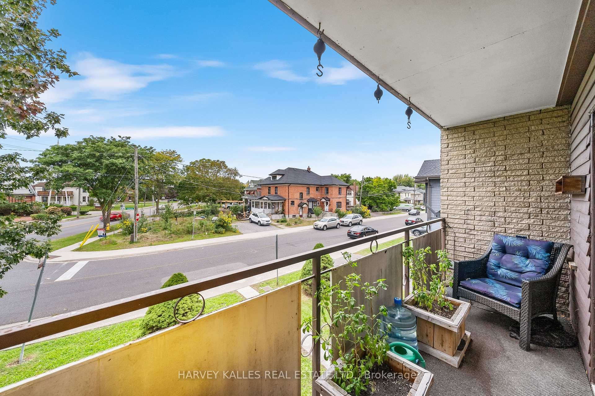 327 Queenston Street photo 15