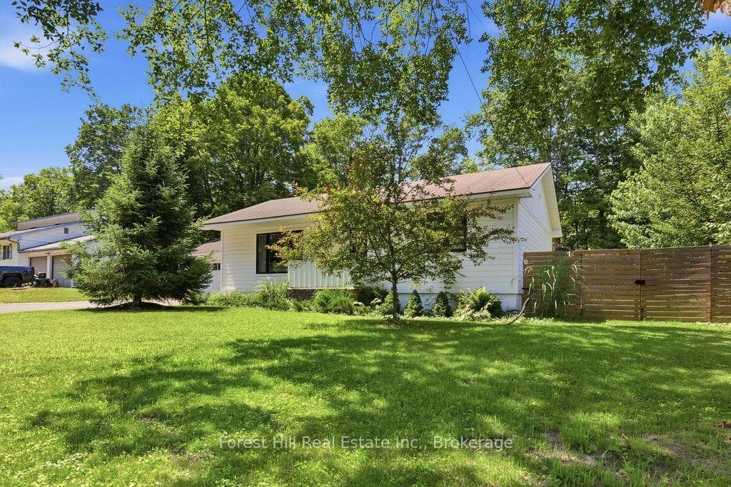 415 Wellington Street photo 43