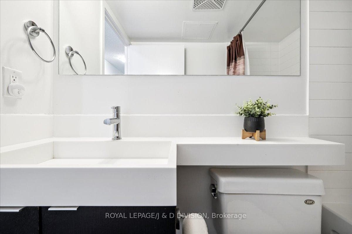 25 Telegram Mews Unit 2612 photo 18