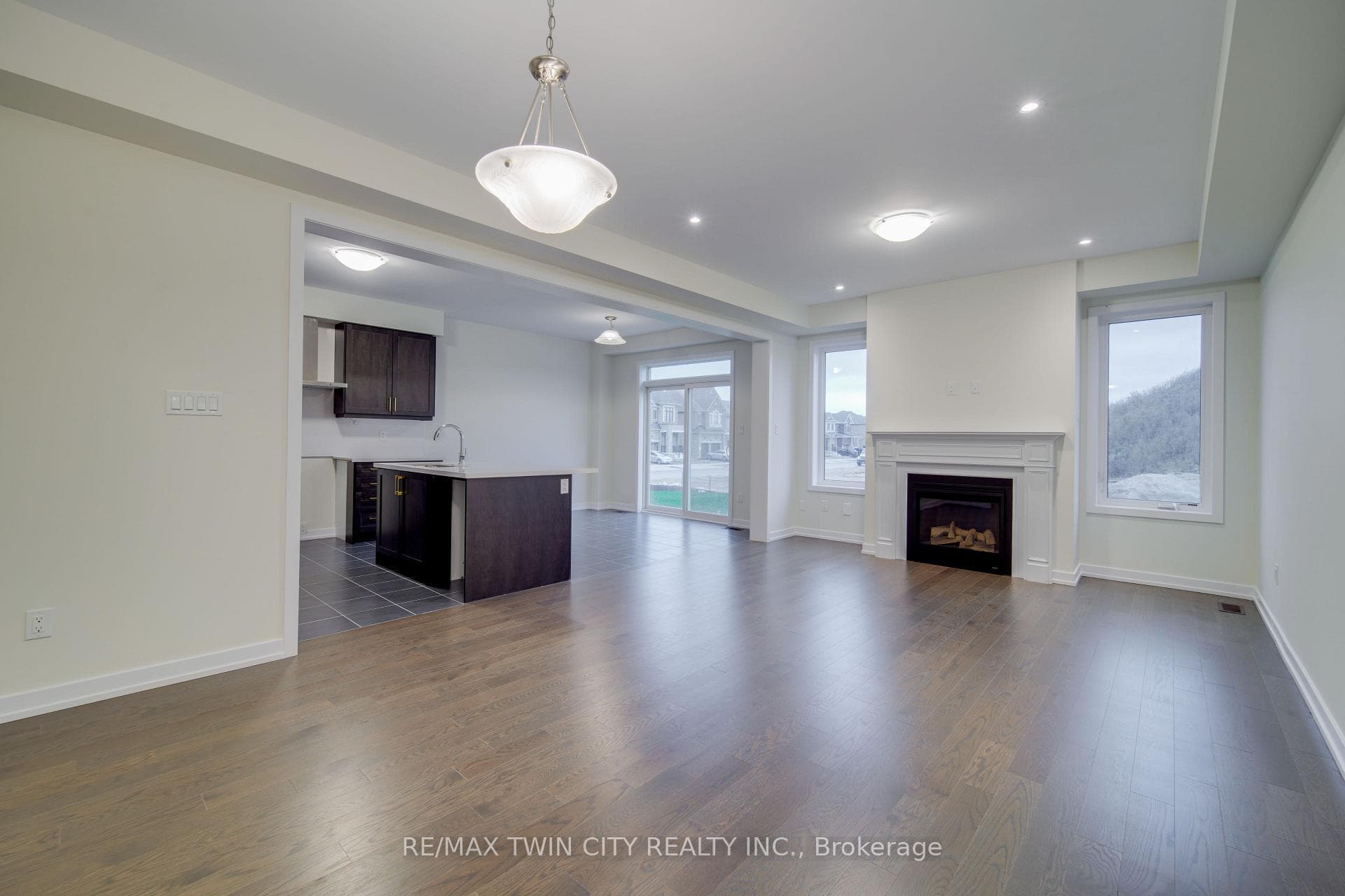 129 Lumb Drive photo 5