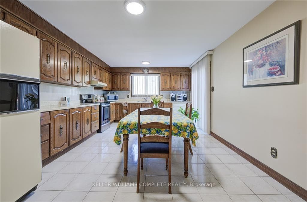 114 Slinger Avenue Unit Main photo 13