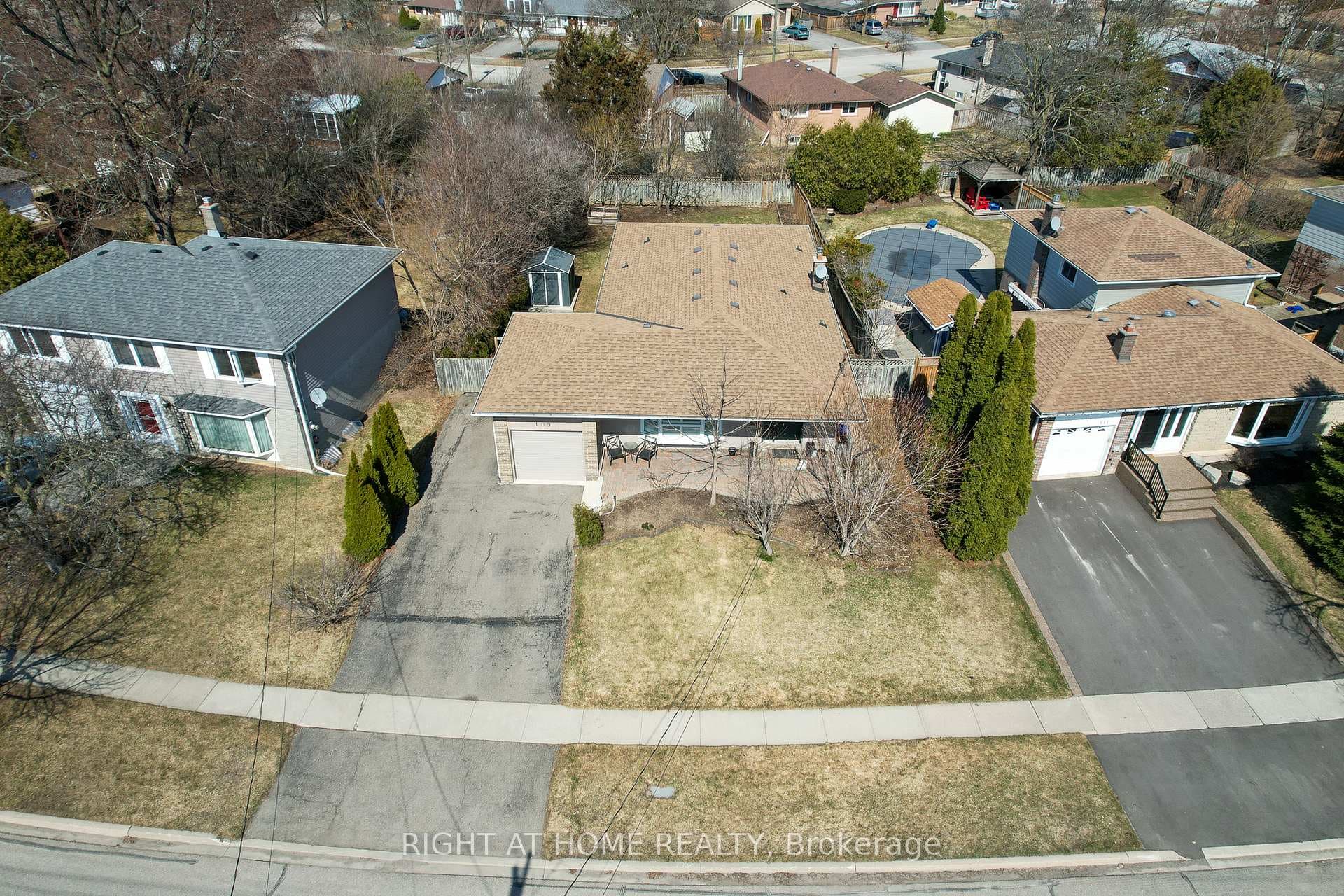 109 Rexway Drive photo 2