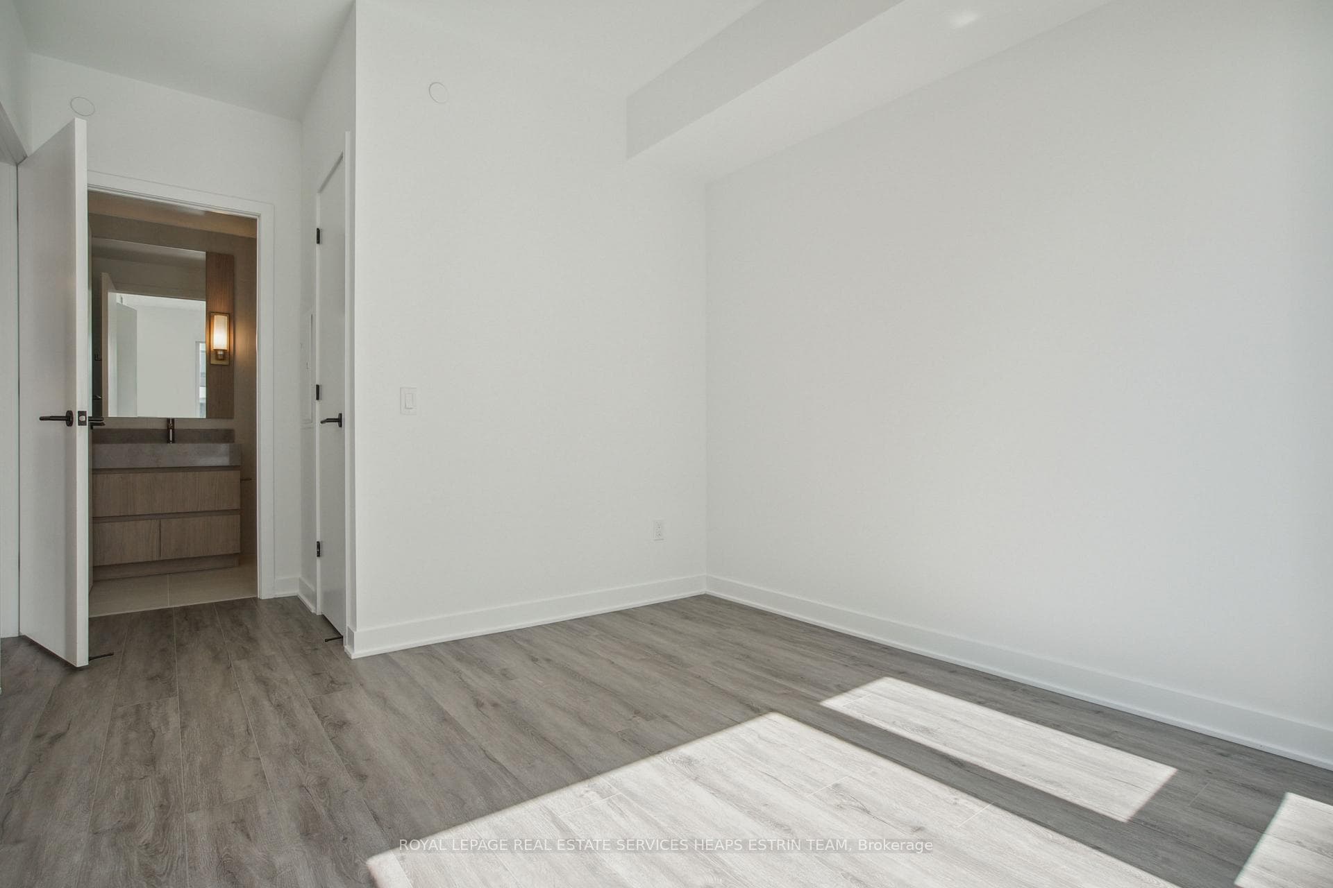 425 Wellington Street Unit 1108 photo 11