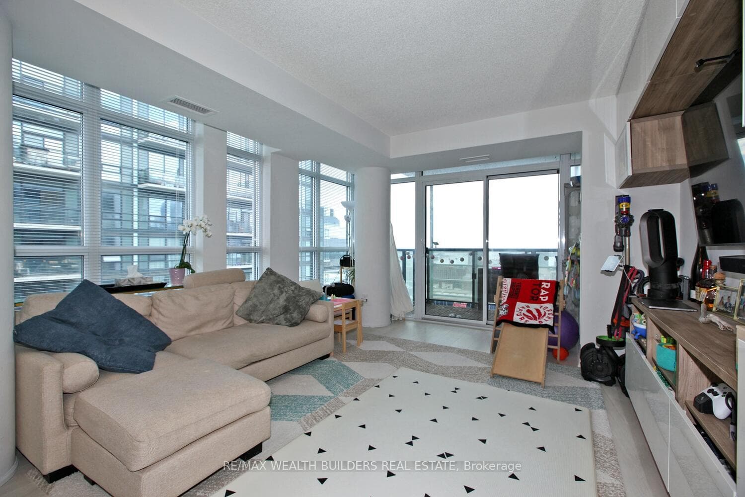 400 Adelaide Street Unit 2322 photo 5