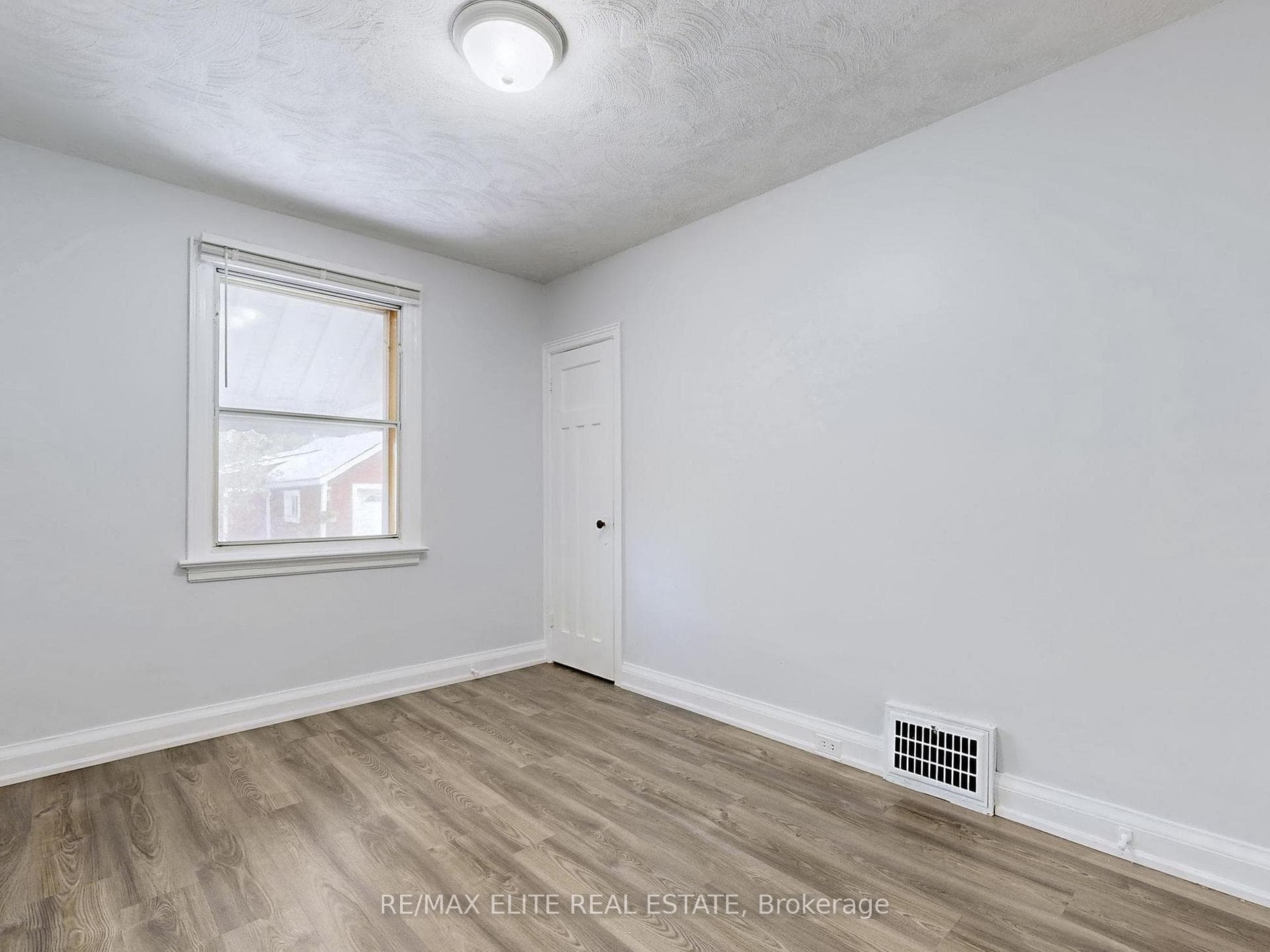 63 St Hubert Avenue photo 18