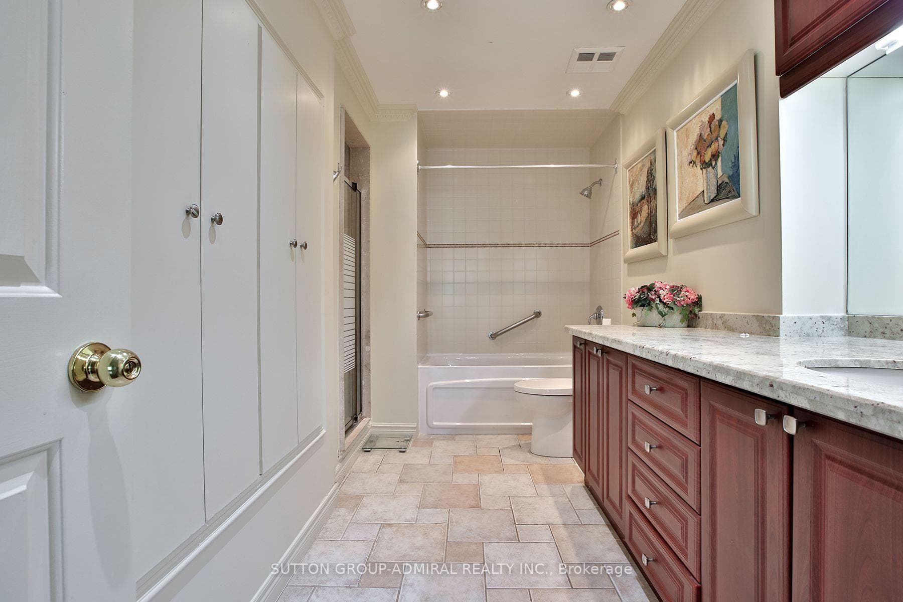 333 Clark Avenue Unit 106 photo 26