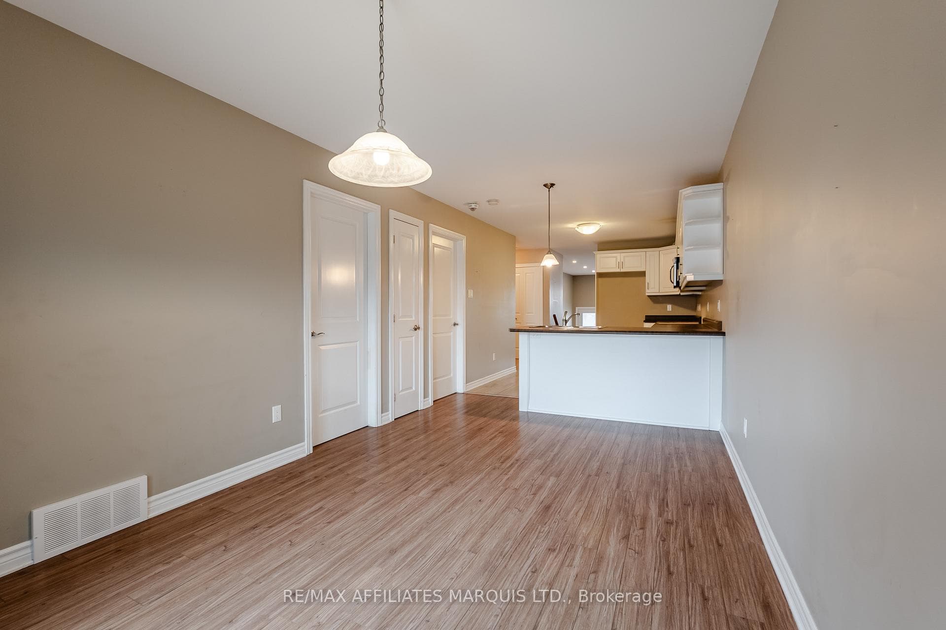 660 Hamilton Crescent photo 14