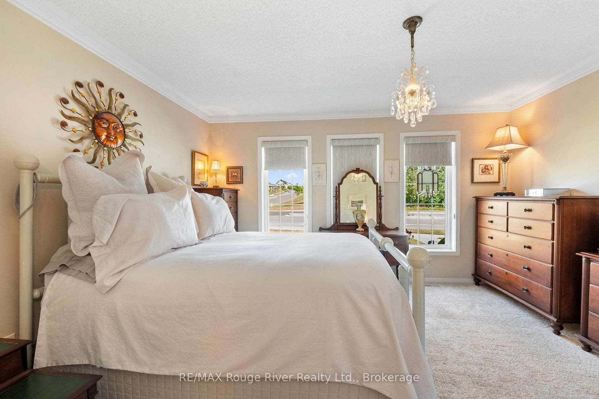 881 Kerr Street photo 8
