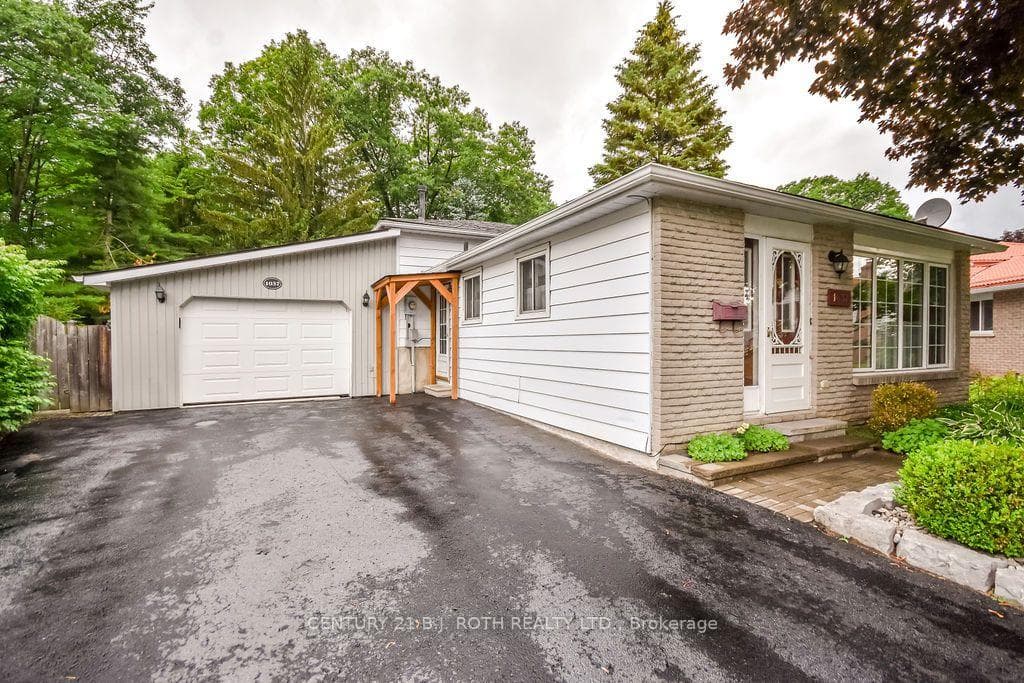 1037 Glen Eagles Crescent photo 2