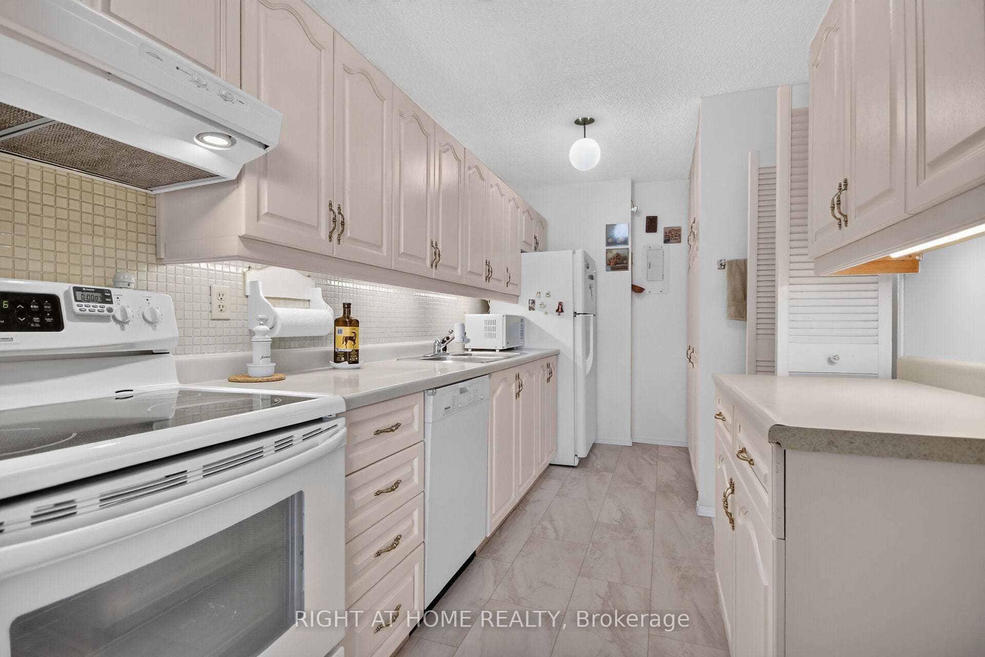 1785 Frobisher Lane Unit 2204 photo 12